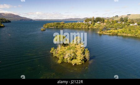 Kleinen namenlosen Insel, Lake Tarawera, Rotorua, Bay of Plenty, New Zealand Stockfoto