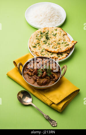 Kidney-Bohnen Curry oder Rajma oder Rajmah chawal und Roti, typische Nord Indische Hauptgericht, selektiven Fokus Stockfoto
