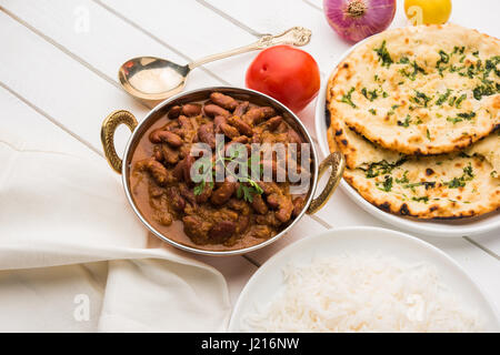 Kidney-Bohnen Curry oder Rajma oder Rajmah chawal und Roti, typische Nord Indische Hauptgericht, selektiven Fokus Stockfoto