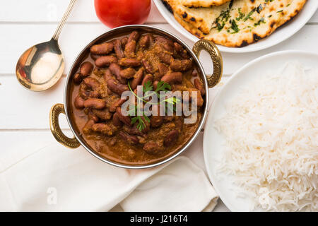 Kidney-Bohnen Curry oder Rajma oder Rajmah chawal und Roti, typische Nord Indische Hauptgericht, selektiven Fokus Stockfoto