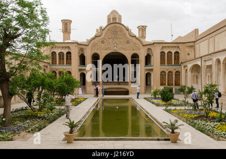 Mossadegh historisches Haus in Kashan, Iran. Haus wurde vom Architekten Ali Maryam für die Ehefrau von Seyyed Mehdi Mossadegh, ein wohlhabender Kaufmann erbaut. Stockfoto