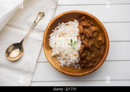 Kidney-Bohnen Curry oder Rajma oder Rajmah chawal und Roti, typische Nord Indische Hauptgericht, selektiven Fokus Stockfoto