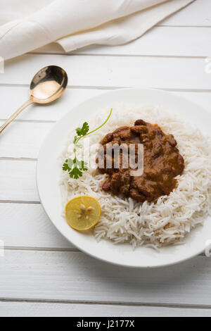 Kidney-Bohnen Curry oder Rajma oder Rajmah chawal und Roti, typische Nord Indische Hauptgericht, selektiven Fokus Stockfoto