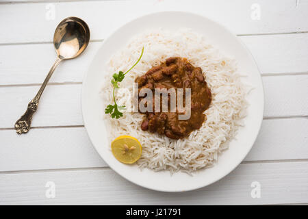 Kidney-Bohnen Curry oder Rajma oder Rajmah chawal und Roti, typische Nord Indische Hauptgericht, selektiven Fokus Stockfoto