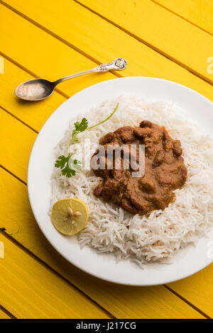 Kidney-Bohnen Curry oder Rajma oder Rajmah chawal und Roti, typische Nord Indische Hauptgericht, selektiven Fokus Stockfoto