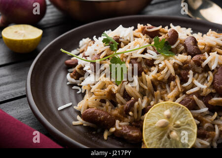Kidney-Bohnen Curry oder Rajma oder Rajmah chawal und Roti, typische Nord Indische Hauptgericht, selektiven Fokus Stockfoto