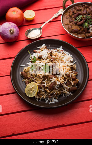 Kidney-Bohnen Curry oder Rajma oder Rajmah chawal und Roti, typische Nord Indische Hauptgericht, selektiven Fokus Stockfoto