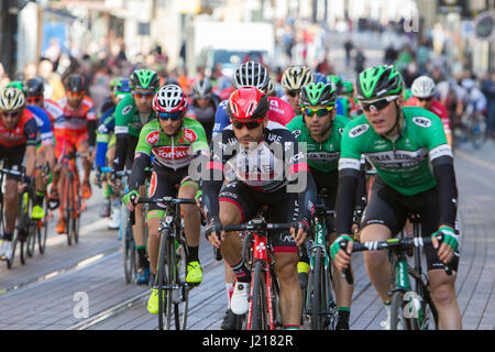 ZAGREB, Kroatien - 23. April 2017: Biker racing bei 6. Etappenrennen in Tour Kroatien, Internationales Radrennen laufen entlang der adriatischen Küste und inl Stockfoto