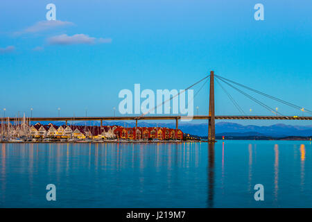 Stavanger-Panorama von der Brücke im Hintergrund, Norwegen. Stockfoto