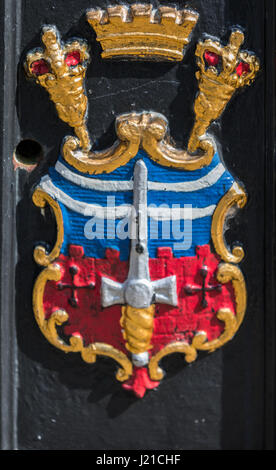 Stadt Bath Wappen auf einem schwarzen Verkehr Poller in Bath, England, Großbritannien Stockfoto