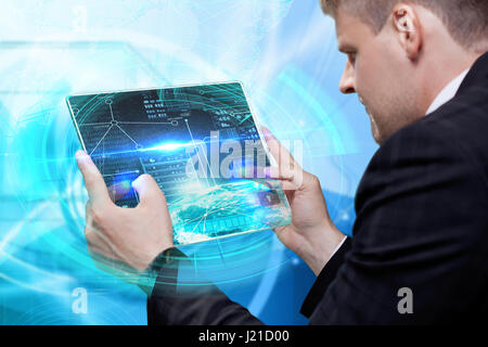 Geschäftsmann digital Touchscreen berühren. Innovative Technologien. Business Technologie Internet und Netzwerk-Konzept. Stockfoto