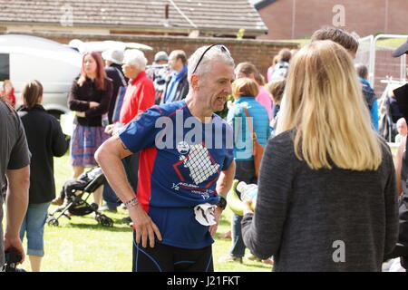 London, Vereinigtes Königreich. 23. April 2017. Das Wochenende Wetter war perfekt für Triathleten aus der ganzen North West Region in der jährlichen Triathlon in Potsdam durch die Wrecsam Triathlon Club organisierten konkurrieren. Quelle: David Pimborough/Alamy Leben Nachrichten. Stockfoto