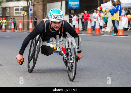 London, UK. 23. April 2017. Susannah Scaroni der Vereinigten Staaten konkurriert in der im T53/T54 Event für Rollstuhl-Fahrer mit Rumpf und Bein Teilfunktion beim London-Marathon 2017 Jungfrau Geld. 3. Platz belegte sie im Ereignisprotokoll. Bildnachweis: Mark Kerrison/Alamy Live-Nachrichten Stockfoto