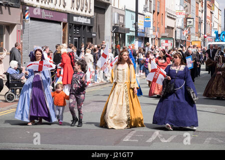 Manchester, UK, 23. April 2017. Die manchester Gemeinschaft zusammen kommen, St georges Tag mit einem Umzug durch die Innenstadt zu feiern. Kredit-n Porter/alamy leben Nachrichten Stockfoto