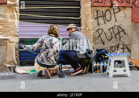 Madrid, Spanien, 23. April 2017.  Madrid-Straße Kunst Projektleistung in Malasaña Viertel am 23. April 2017, Madrid, Spanien. Bildnachweis: Enrique Davó/Alamy Live-Nachrichten. Stockfoto