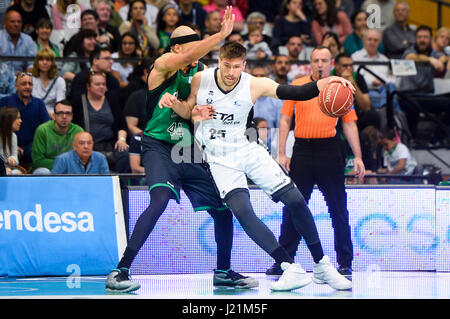 Badalona, Spanien. 23. April 2017. Ivan Buva im Rahmen einer angreifenden während eines Spiels zwischen 'Divina Seguros Joventut' und 'Retabet Bilbao Basket"der spanischen Basketball Liga ACB. Bildnachweis: David Grau/Alamy Live-Nachrichten. Stockfoto