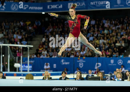 Cluj-Napoca, Rumänien. 23. April 2017. Pauline Schäfer (GER) führt auf dem Boden während der Frauen Finale auf die europäischen Männer und Frauen künstlerische Gymnastik-Meisterschaften in Cluj-Napoca, Rumänien. 23.04.2017 Foto: Catalin Soare/Dpa/Alamy Live News Stockfoto