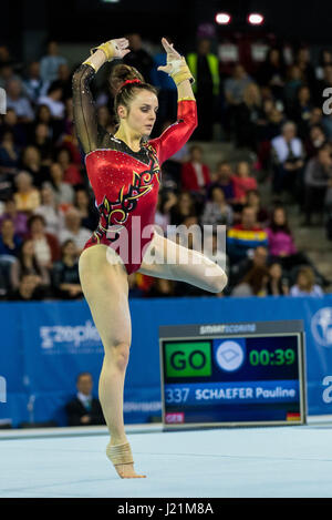 Cluj-Napoca, Rumänien. 23. April 2017. Pauline Schäfer (GER) führt auf dem Boden während der Frauen Finale auf die europäischen Männer und Frauen künstlerische Gymnastik-Meisterschaften in Cluj-Napoca, Rumänien. 23.04.2017 Foto: Catalin Soare/Dpa/Alamy Live News Stockfoto