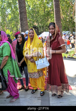 Patrizia Cortellessa, 23. April 2017, Rom - Musik, Lieder, Farben. Die Sikh-Gemeinde in Rom Vaisakhi, feiert den Frühling mit einer Prozession (Nagar Kirtan) aus dem multiethnischen Bezirk Vittorio Platz Foto: Cronos/Patrizia Cortellessa Stockfoto