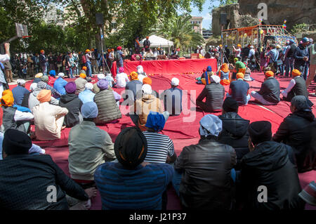 Patrizia Cortellessa, 23. April 2017, Rom - Musik, Lieder, Farben. Die Sikh-Gemeinde in Rom Vaisakhi, feiert den Frühling mit einer Prozession (Nagar Kirtan) aus dem multiethnischen Bezirk Vittorio Platz Foto: Cronos/Patrizia Cortellessa Stockfoto