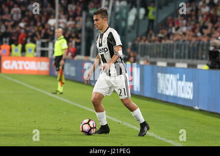 Turin, Italien. 23. April 2017. Paulo Dybala (Juventus FC) in Aktion während der Serie A Fußballspiel zwischen Juventus Turin und Genua FC Juventus Stadium am 23. April 2017 in Turin, Italien. Bildnachweis: Massimiliano Ferraro/Alamy Live-Nachrichten Stockfoto