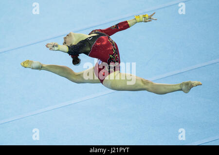 Cluj-Napoca, Rumänien. 23. April 2017. Pauline Schaeffer führt Onfloor während der Frauen Finale auf die europäischen Männer und Frauen künstlerische Gymnastik-Meisterschaften in Cluj-Napoca, Rumänien. 23.04.2017 Kredit: Cronos/Alamy Live-Nachrichten Stockfoto