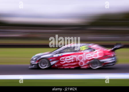 Melbourne, Australien. 23. April 2017. MELBOURNE, Australien-23 APRIL: Rick Kelly 15 fahren für Nissan Racing Motorsport/Sengled während der 2017 WD-40 Phillip Insel 500, Australien am 23. April 2017. : Bildnachweis Dave Hewison: Dave Hewison Sport/Alamy Live-Nachrichten Stockfoto