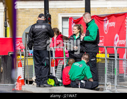 St James' Park, London, UK. 23 Apr, 2017. Tausende Teil in der 37 London Marathon Credit: Alan Fraser/alamy leben Nachrichten Stockfoto