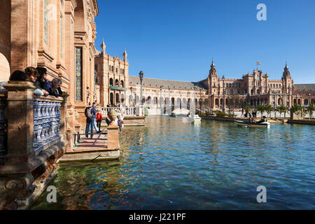 Plaza de España in Sevilla gebaut für die Ibero-Amerikanische Ausstellung von 1929, Sevilla, Andalusien, Spanien, Europa Stockfoto