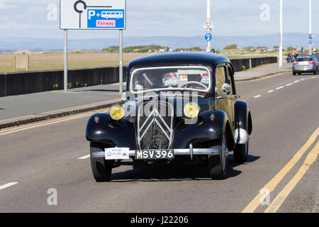 1955-Citroën Oldtimer Festival und klassischen Fahrzeug zeigen, mit Autos fahren auf Resort direkt am Meer und Promenade, Southport, Merseyside, UK Stockfoto