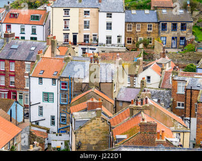 Traditionelle Häuser im historischen Dorf von Staithes North Yorkshire England Angeln Stockfoto