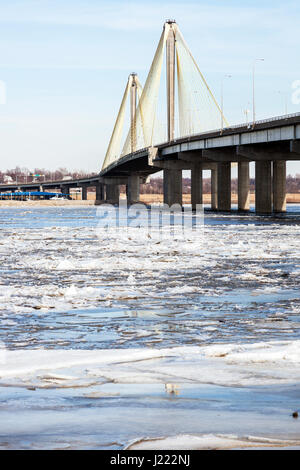 Brücke über den Mississippi River in Alton. Alton, Illinois, USA. Stockfoto