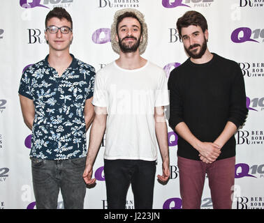 Bala Cynwyd, PA, USA. 18. April 2017. Amerikanische Indie-Pop-Band AJR Q102 Performance Theater besuchen. Stockfoto