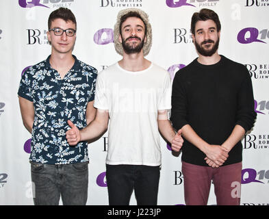 Bala Cynwyd, PA, USA. 18. April 2017. Amerikanische Indie-Pop-Band AJR Q102 Performance Theater besuchen. Stockfoto