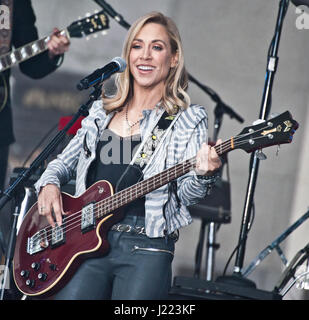 New York, NY, USA. 19. April 2017. Sheryl Crow führt auf NBC "Today" Show im Rockefeller Plaza. Stockfoto