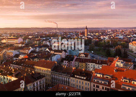 Panorama von Ceske Budejovice bei Sonnenaufgang. Ceske Budejovice, Südböhmen, Tschechien. Stockfoto