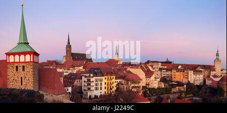 Panorama von Bautzen bei Sonnenuntergang. Bautzen, Sachsen, Deutschland. Stockfoto