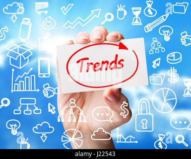 Technik, Internet, Wirtschaft und Marketing. Junge Geschäftsfrau Wort schreiben: Trends Stockfoto