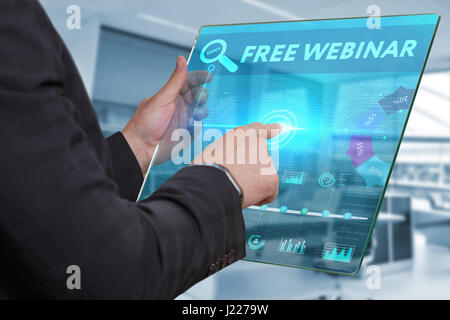 Business, Technologie, Internet und Netzwerk-Konzept. Geschäftsmann, arbeiten auf dem Tablett der Zukunft, wählen Sie auf dem virtuellen Display: kostenloses Webinar Stockfoto