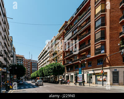 VALENCIA, Spanien - 1. August 2016: Menschen, die zu Fuß die Innenstadt von Valencia Stadt In Spanien. Stockfoto