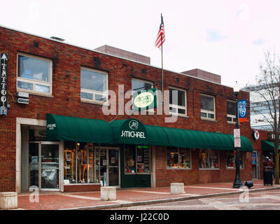 Syracuse, New York, USA. 28. Juli 2015. J Michael Schuhe auf Marshall Street auf dem Hügel der Syracuse University. Stockfoto