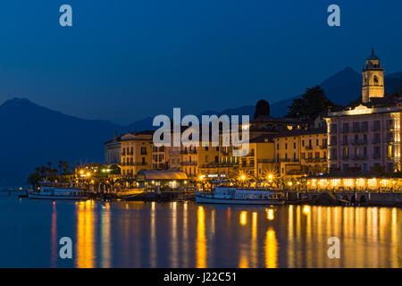 Bellagio-Dorf in der Dämmerung im Bellagio, Comer See, Italien im April Stockfoto