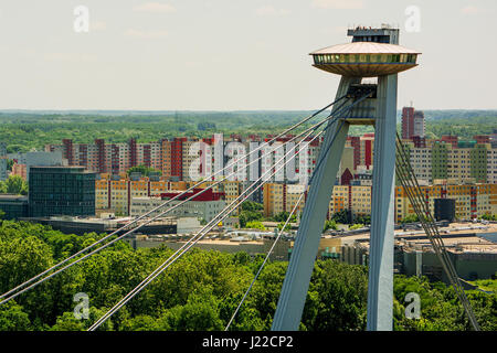 Aussichtsplattform von der Brücke der slowakische Nationalaufstand (die meisten SNP) in Bratislava (Slowakei) Stockfoto