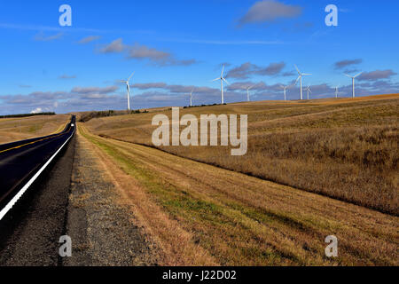 Windkraftanlagen, die Erzeugung von sauberer, erneuerbarer Energie. Stockfoto