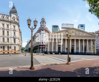 Panoramablick über Buenos Aires Metropolitan Cathedral und Gebäude rund um den Plaza de Mayo - Buenos Aires, Argentinien Stockfoto