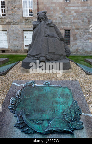 Die Skulptur La Douleur (Schmerzen) von Francis Renaud wurde als Hommage an die Casualites des ersten Weltkriegs am 2. Juli 1922 abgeschlossen ich.  Das Modell Marie Louise Gaulti Stockfoto