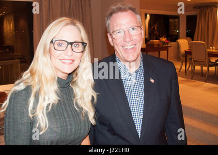 Botschafter David Gilmour, US-Botschafter in Togo, besucht mit North Dakota Regierungsbeamten über die staatliche Partnerschaft. (Foto: Mr Jonathan Haugen N.D. National Guard) Stockfoto