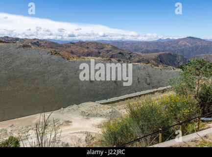 Dinosaurier-Spuren auf Cal Orcko Wall - Sucre, Bolivien Stockfoto