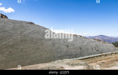 Dinosaurier-Spuren auf Cal Orcko Wall - Sucre, Bolivien Stockfoto