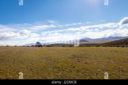 Off-Road-Fahrzeug in Bolivean Altiplano - Abteilung Potosi, Bolivien Stockfoto